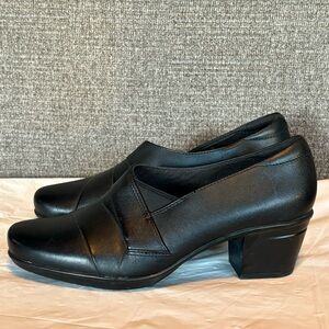 Clarks Emslie Warbler Black Leather Pumps Woman’s Sz 8 Office Shooties Comfort